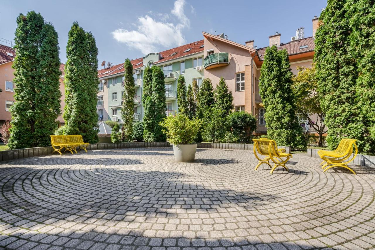 Beautiful Three Bedrooms Apartment With Free Parking Close To The Danube Coast Budapest Exterior foto