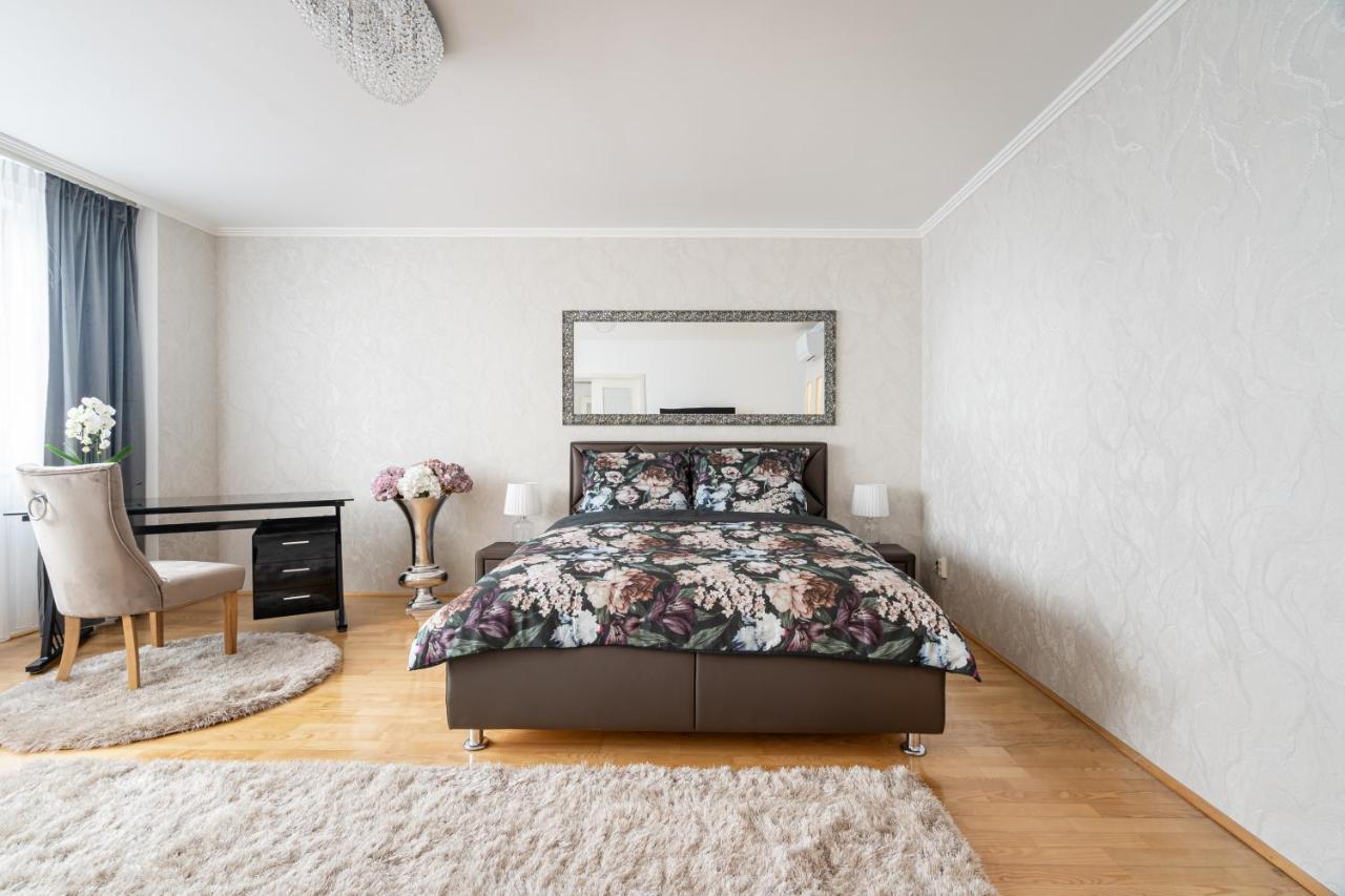 Beautiful Three Bedrooms Apartment With Free Parking Close To The Danube Coast Budapest Exterior foto