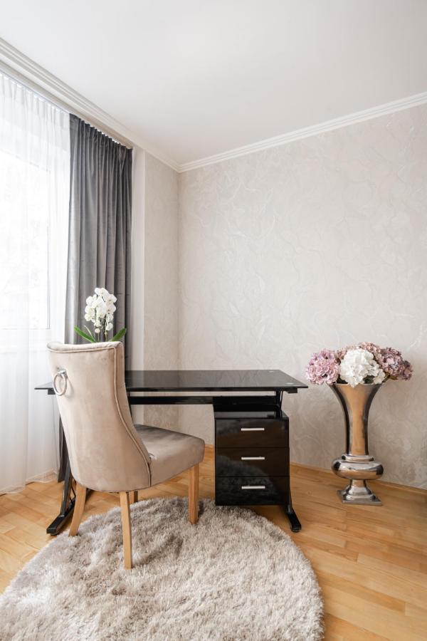 Beautiful Three Bedrooms Apartment With Free Parking Close To The Danube Coast Budapest Exterior foto