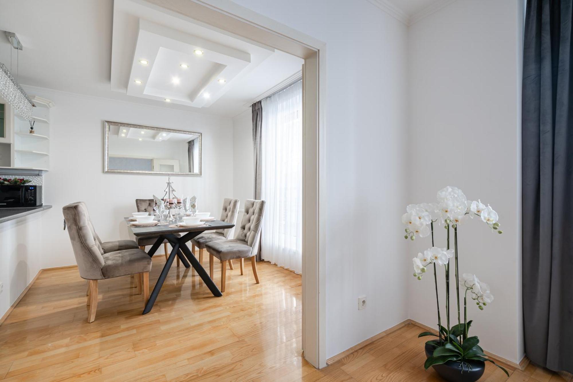 Beautiful Three Bedrooms Apartment With Free Parking Close To The Danube Coast Budapest Exterior foto