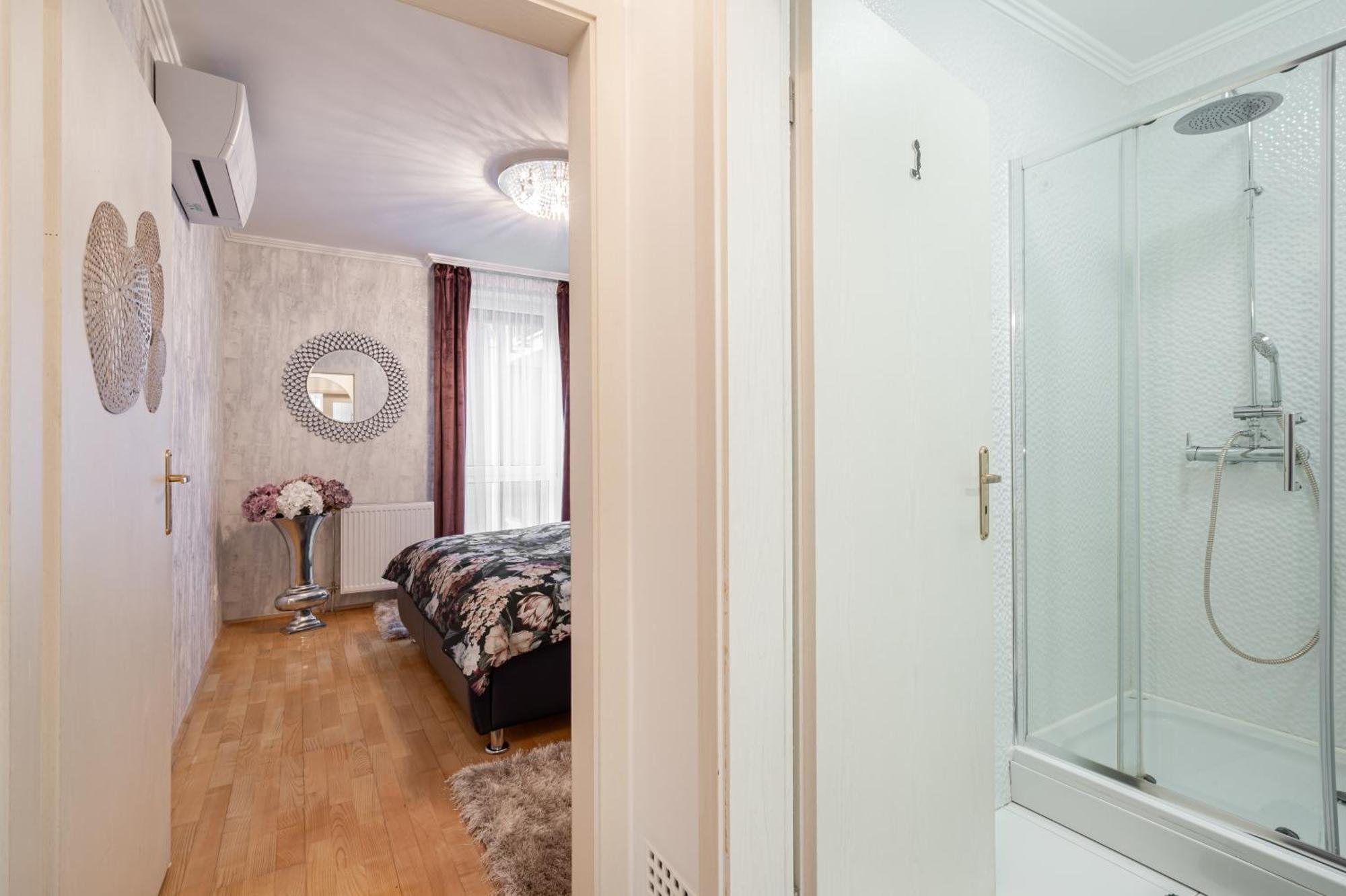 Beautiful Three Bedrooms Apartment With Free Parking Close To The Danube Coast Budapest Exterior foto