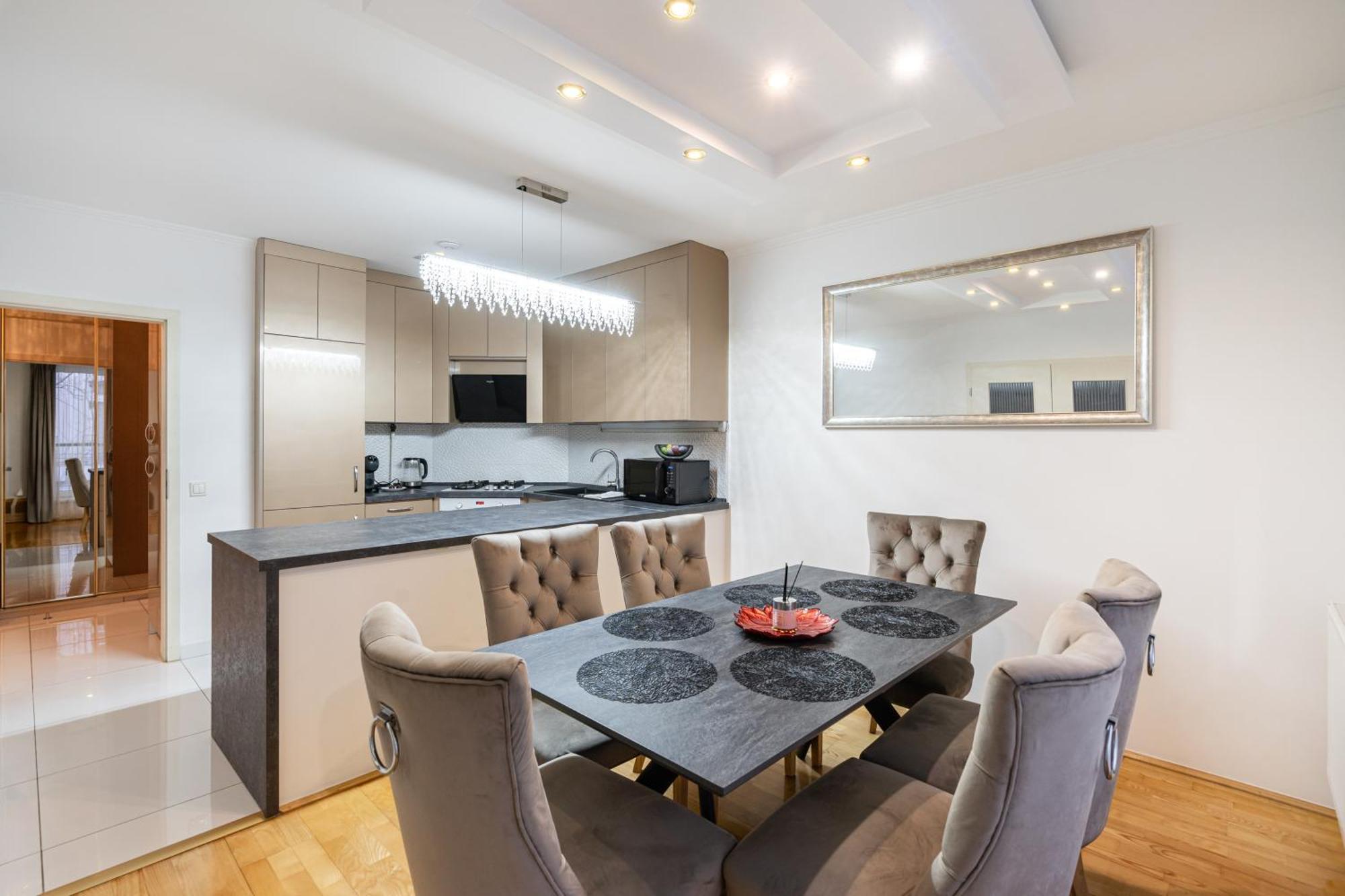 Beautiful Three Bedrooms Apartment With Free Parking Close To The Danube Coast Budapest Exterior foto